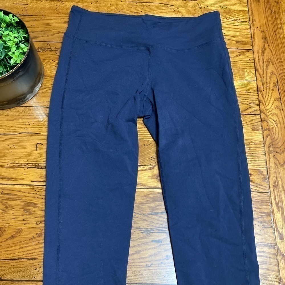 ATHLETA Crop Leggings Navy Blue Print Size L.
